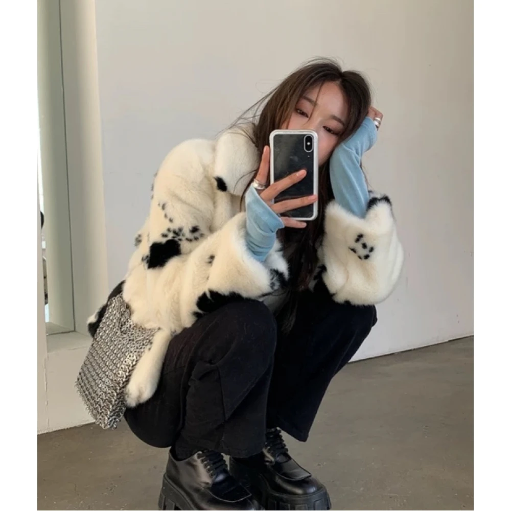 Jisoo-BlackPink-Cow-Print-Fur-